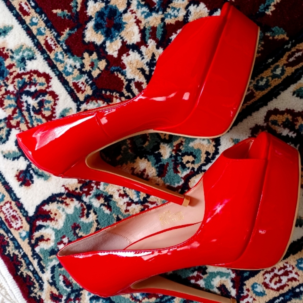 Red platform  patent  leather  heels, Size 9